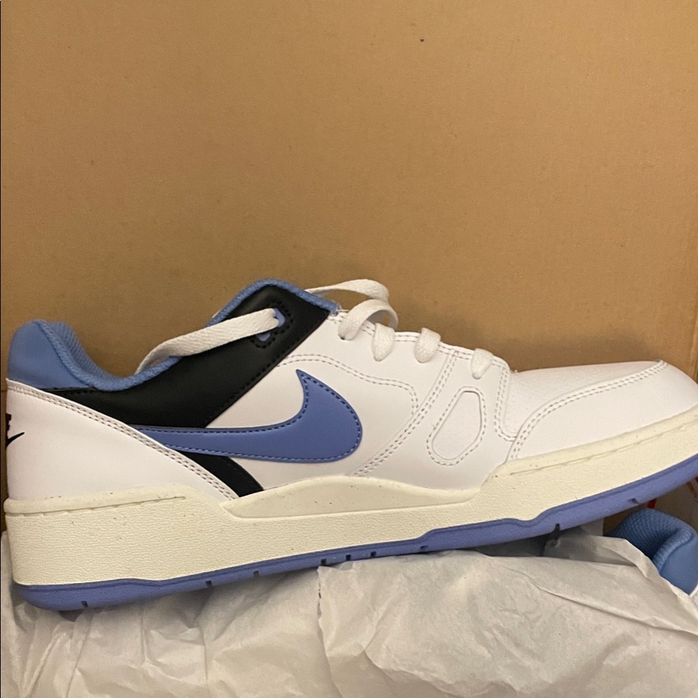 Nike Men's White and Light Blue Sneakers